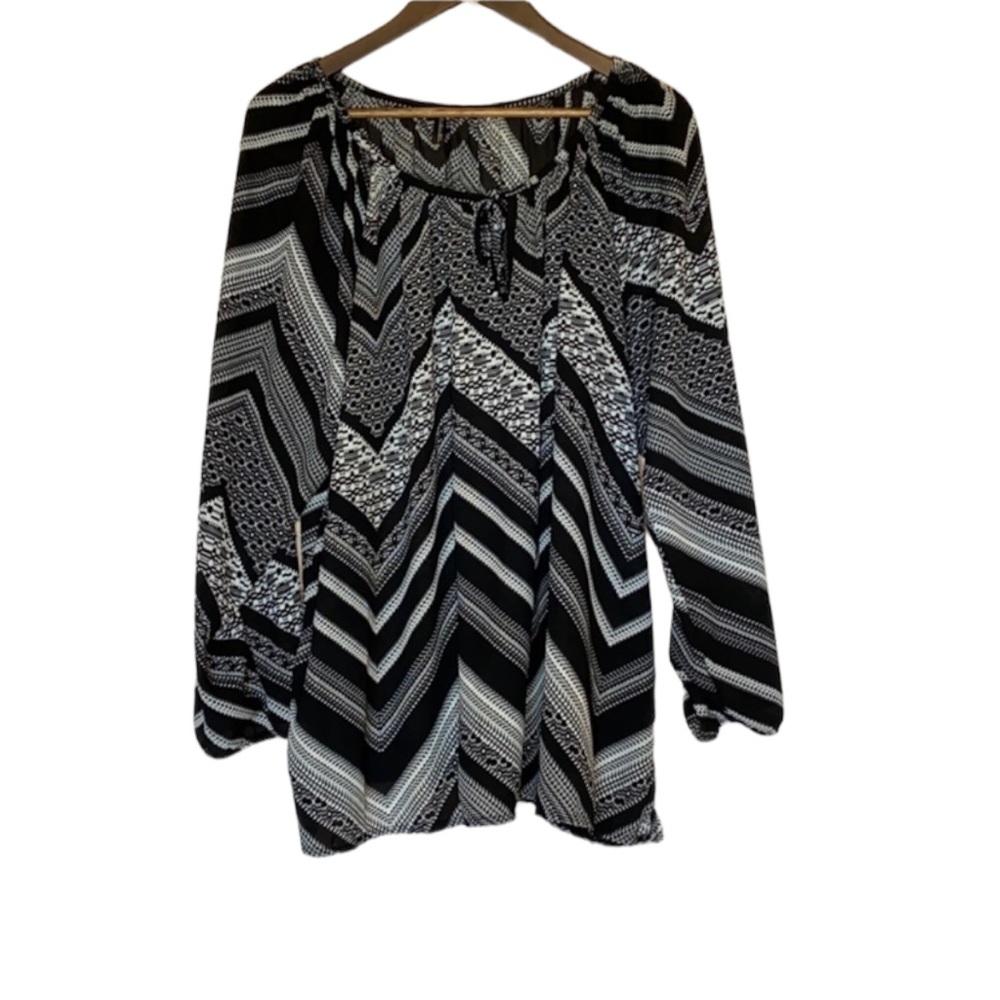 Geometric Black and White Tunic